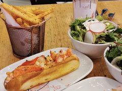 -Pinchy's Lobster & Champagne Bar