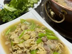 -果松木炭酸菜铜火锅·外婆参鸡汤