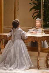 -月月婚纱礼服仓储店(王府井店)