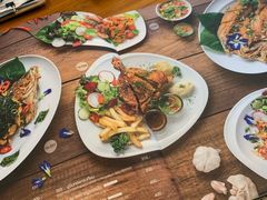 -Chom Cafe and Restaurant