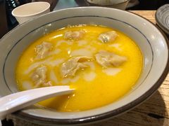 金汤黄鱼馄饨-蟹黄鱼·楼上面馆(外滩中央旗舰店)