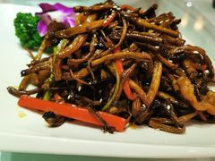 茶树菇炒猪颈肉-逸林轩中餐厅(中信泰富朱家角锦江酒店)