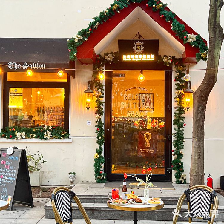 青岛八大关老洋房里的餐厅,好有氛围🕯️🎄🏰