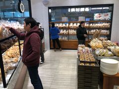面包甜点陈列柜-莉莲蛋挞(大华悦沢书店)