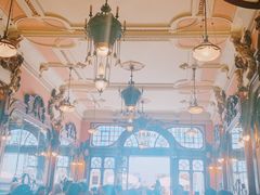 -Majestic Café