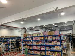 -逝水玩具折扣店