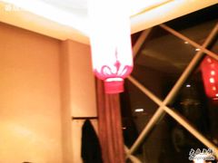 灯-八府香鸭·啫啫煲(华山路店)