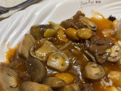鲜菇牛肉饭-香港新发烧腊茶餐厅(书城店)