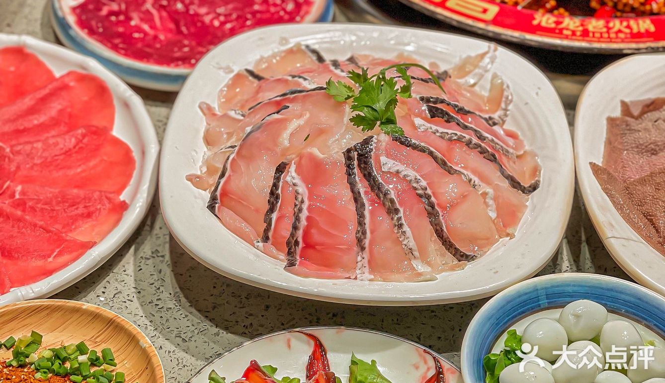 重庆火了18年老火锅‼️58元9个菜，冰淇淋免费… 