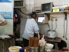 -黄阿姨锅贴大王(万航渡路店)