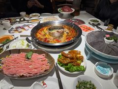 -茅草房·河畔园林火锅