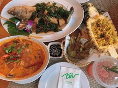 -Chom Cafe and Restaurant