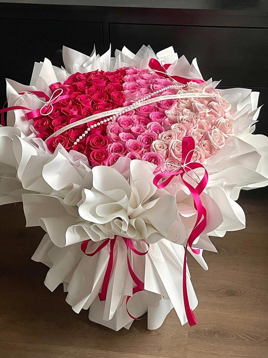 199朵玫瑰渐变花束