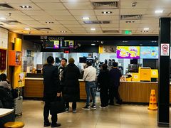 -麦当劳(上海虹桥站30B检票口楼上)