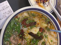 -云阿蛮云南生烫牛肉米线(奉贤路店)