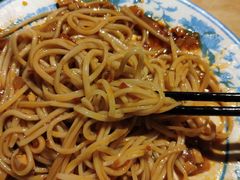 拌好的驴肉黄面-敦煌达记酱驴肉黄面馆