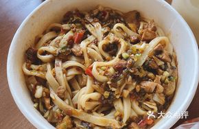 Preserved Vegetable Braised Pork Noodles