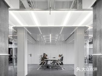 纯净的白，科技感与人文碰撞的设计灵感