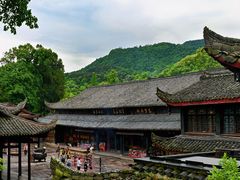 -峨眉山报国寺