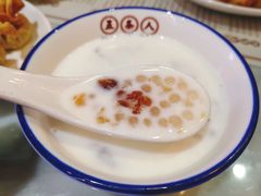 桃胶椰汁西米露-五条人糖水铺(万达店)