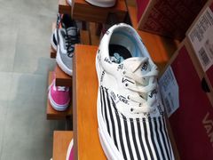 -王府井奥莱临潼小镇(临潼店)