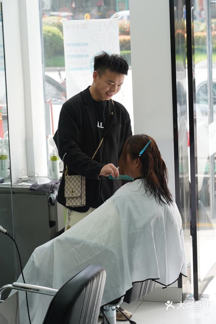 一家做头发剪头发不会翻车的理发店