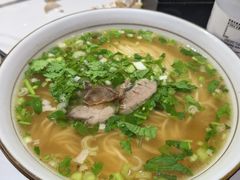 -鞍山大白鲨美食酒店