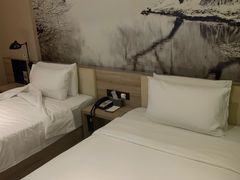 -杭州西湖湖滨银泰亚朵酒店