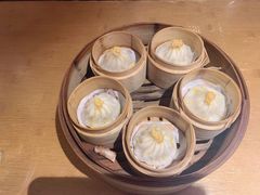 蟹粉小笼汤包-南小馆(迪士尼小镇店)