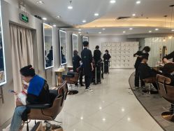 点击看大图 -八佰伴8008星级形象店