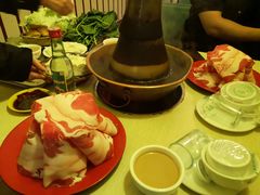 -洞庭洲·防空洞火锅·烧烤·铜锅涮肉(新百广场店)