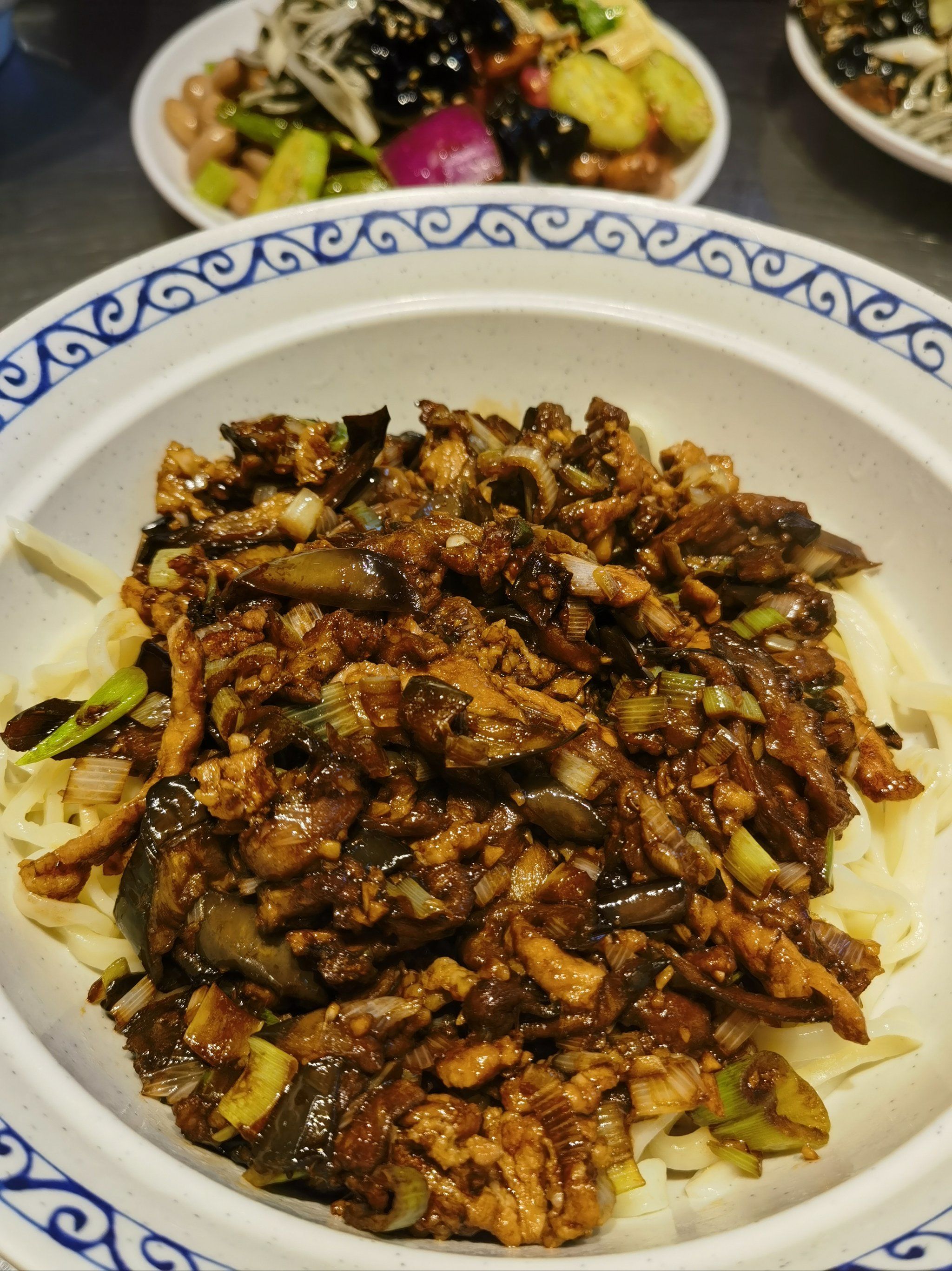 一碗热气腾腾的茄子肉丝汆面!🍜