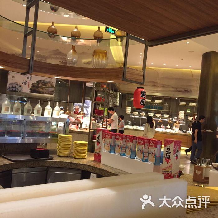 华邑酒店鲜艳全日自助餐厅