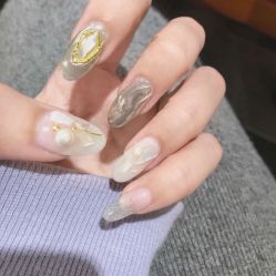 -花岐款式专研健康美甲沙龙