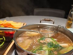 -左庭右院鲜牛肉火锅黑金店(陆家嘴中心店)