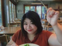 -Chom Cafe and Restaurant