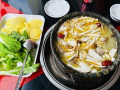 -南渝食府.墨脱石锅松茸鸡
