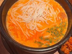 -银米·云南传统过桥米线(双廊黑金冠店)