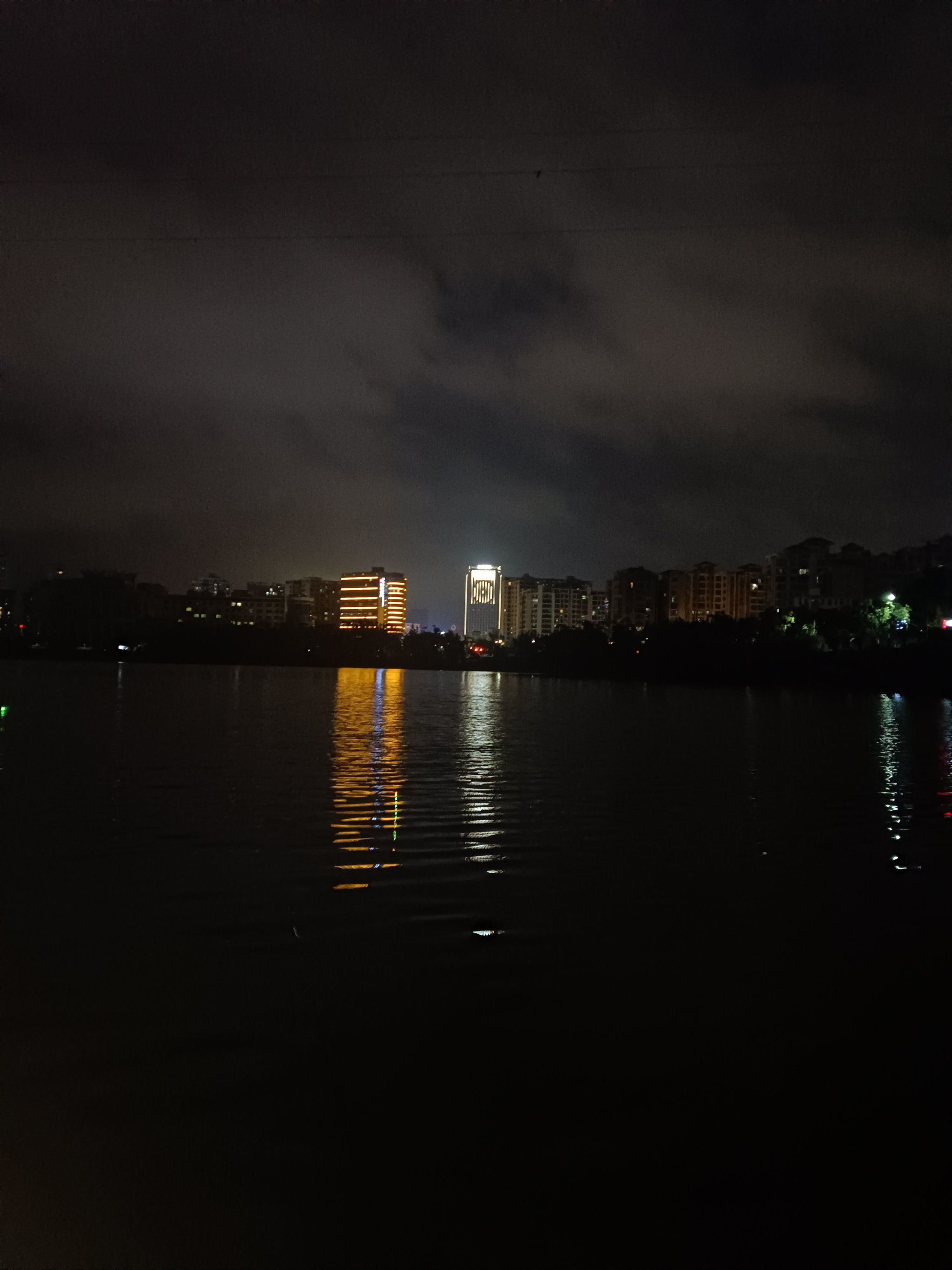 人工湖
