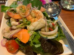 -Chom Cafe and Restaurant