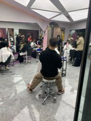 -变画·发型STUDIO