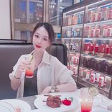 脆皮乳鸽：脆皮乳鸽是宴庭苑的招牌菜之一