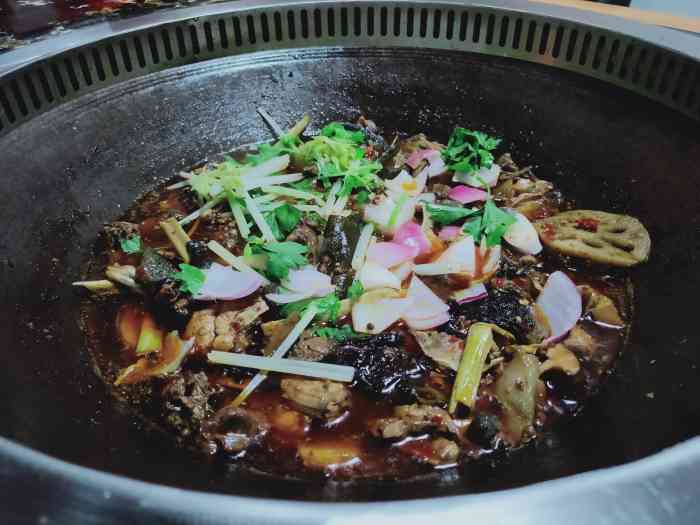 山水两江柴火鸡(好莱坞店)-"[薄荷]环境: 环境上看起挺干净的 [服.