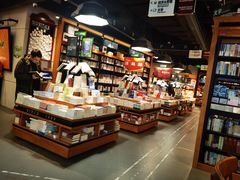 -西西弗书店&矢量咖啡(凯德晶萃广场店)
