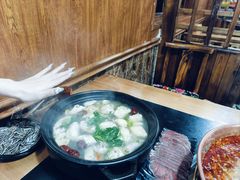 -果松木炭酸菜铜火锅·外婆参鸡汤