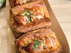 口口香烤肠-爱达乐面包生日蛋糕(中央华府店)