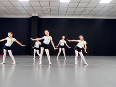 -艺桐年艺术培训中心