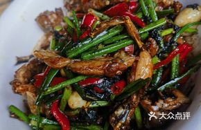 Stir-Fried Frog with Leek Flowers