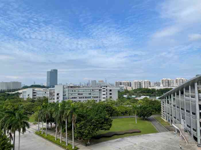 华南师范大学(大学城校区)-"大学城的教学楼同宿舍是挺漂亮的,配套
