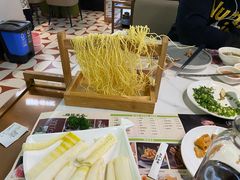 -洪氏嗨捞·广东猪肚鸡·椰子鸡火锅(西咸万象城店)